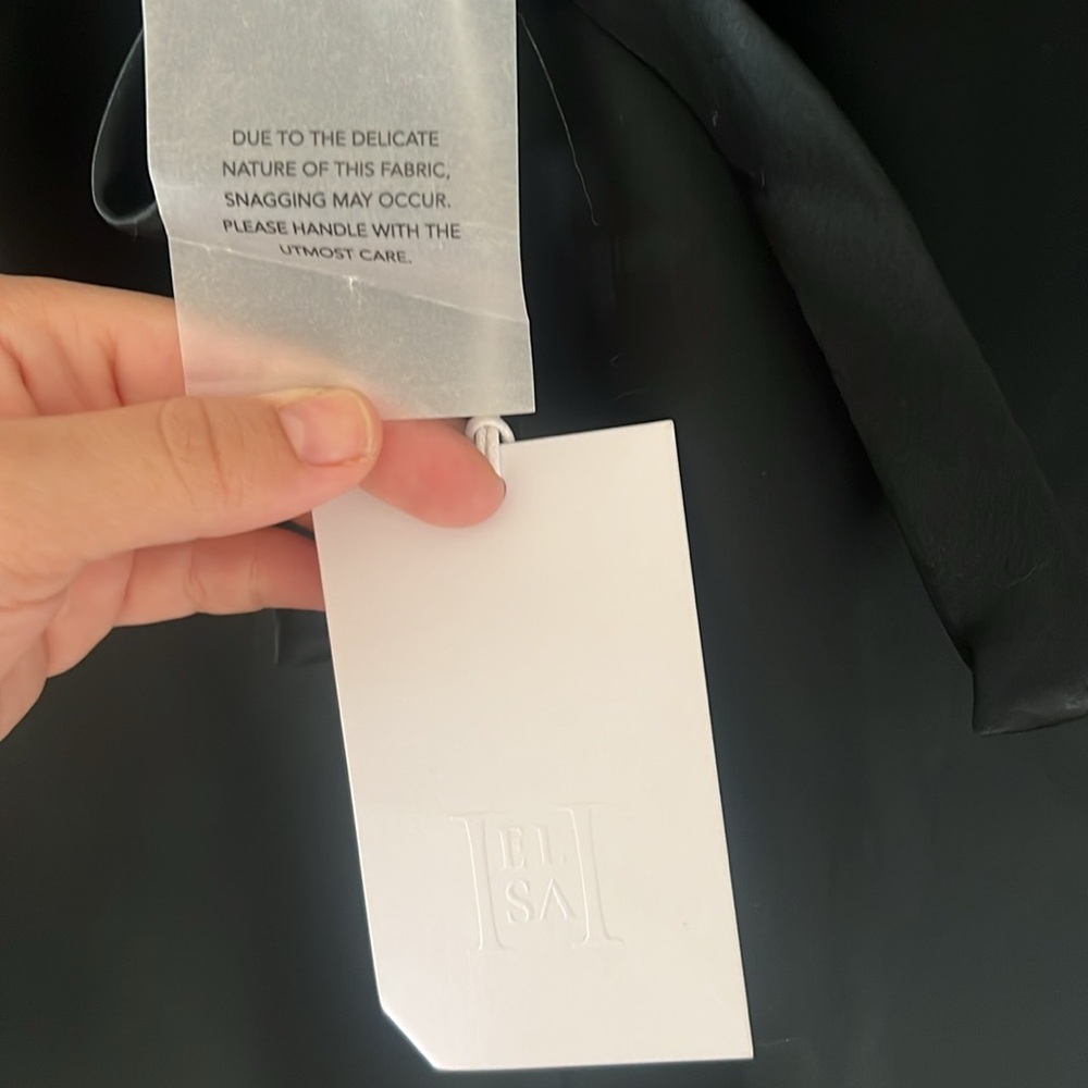 Backless Satin Mini Dress in Blck - Picture 10 of 11